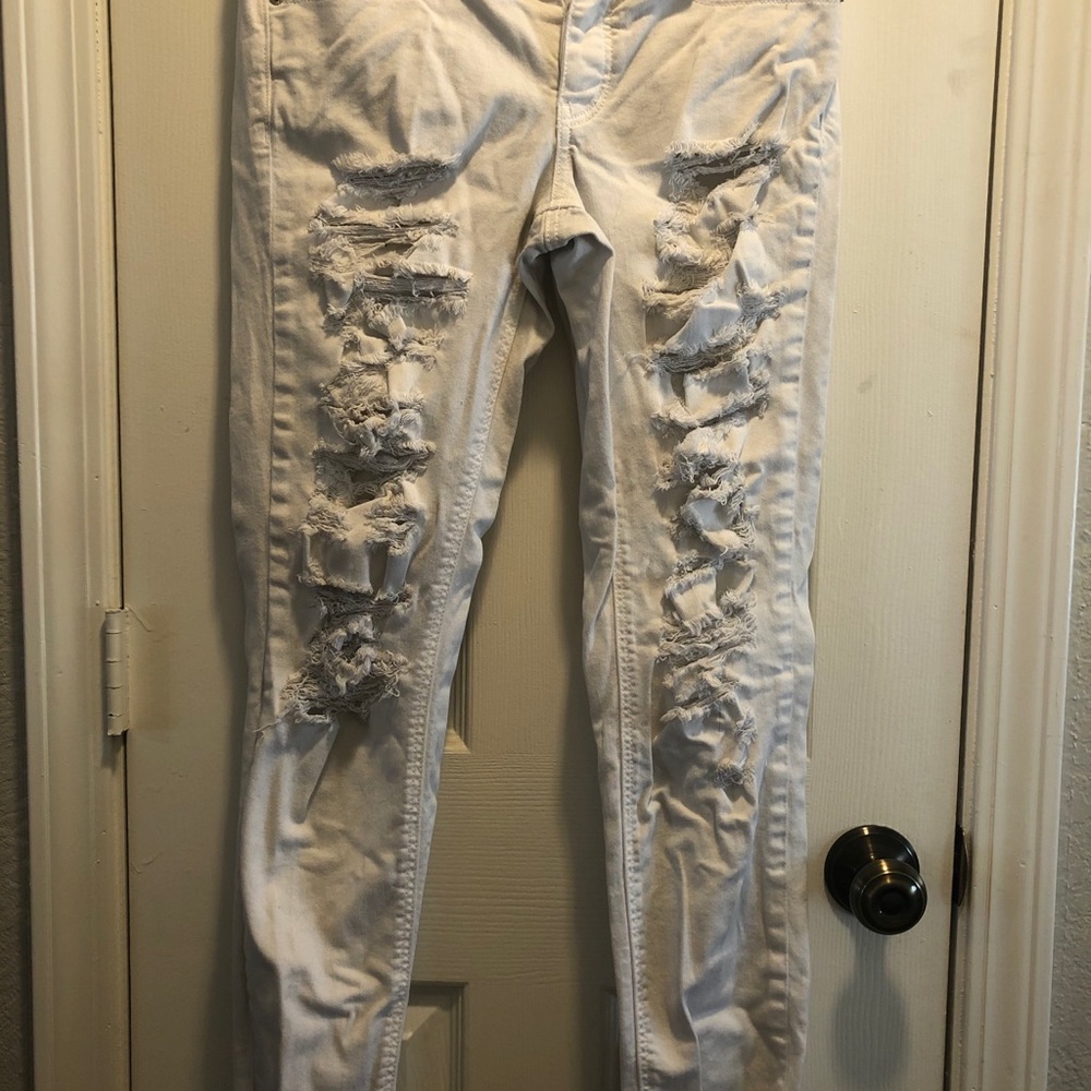 White distressed jeans